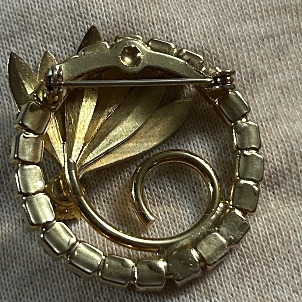 3 Vintage Gold Tone Brooch Lot Leaf,Wreath,Rhinestone Mid Century - Picture 7 of 7